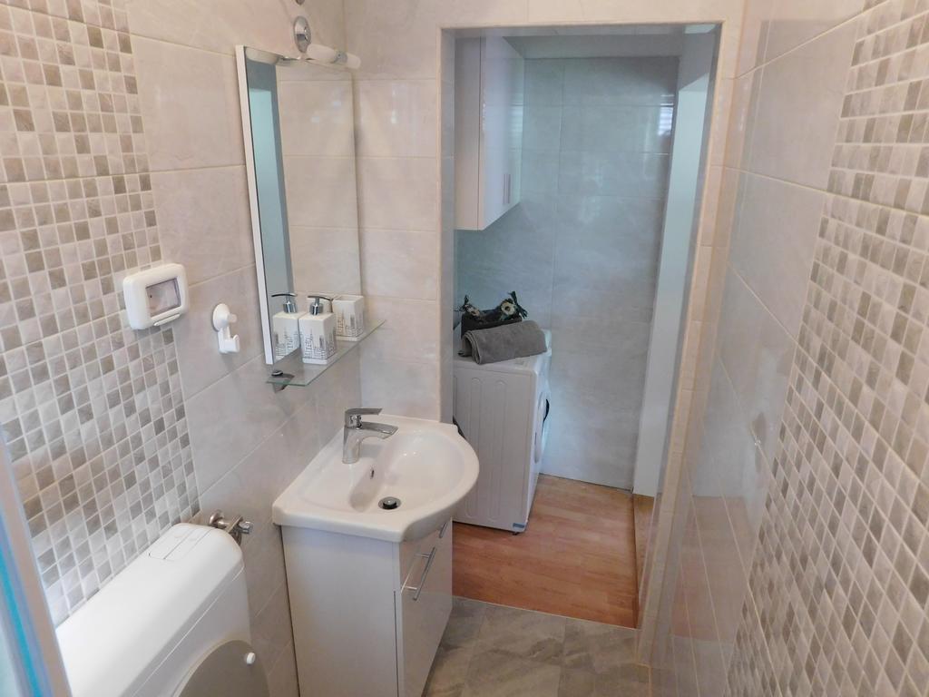Apartman Angela โรวีน ภายนอก รูปภาพ